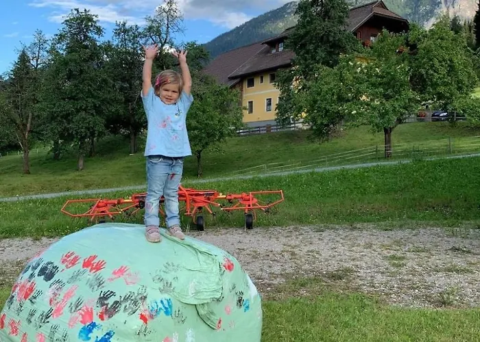 In Gemeinde Hermagor-pressegger Mit Terrasse- Grill Und Garten By Interhome בית נופש